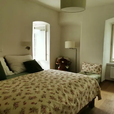 Turmapartment Lindenhof 公寓 *